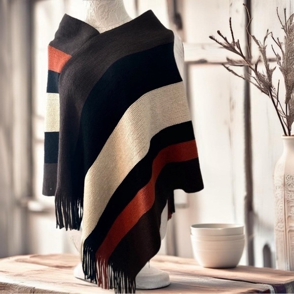 Z Avenue Fringe Sweater Poncho one size fits all​​​ - Picture 1 of 4